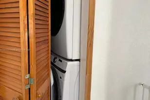 3297 W 70th St, Hialeah, FL 33018 - Photo 25