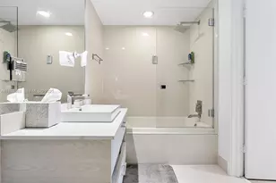 55 SW 9th St, Miami, FL 33130 - Photo 17