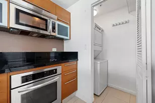 253 NE 2nd St, Miami, FL 33132 - Photo 5