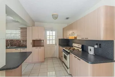 19810 Eagle Nest Rd, Cutler Bay, FL 33157 - Photo 9