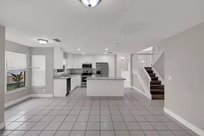 495 SW 183rd Way, Pembroke Pines, FL 33029 - Photo 9