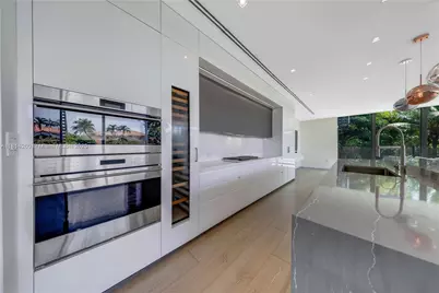 420 N Hibiscus Dr, Miami Beach, FL 33139 - Photo 11