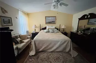 126 Chestnut Cir, Royal Palm Beach, FL 33411 - Photo 5