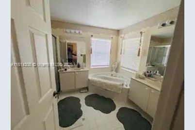 126 Chestnut Cir, Royal Palm Beach, FL 33411 - Photo 7