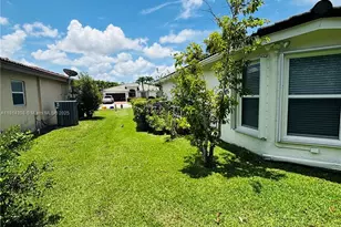 126 Chestnut Cir, Royal Palm Beach, FL 33411 - Photo 15