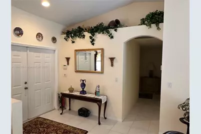 126 Chestnut Cir, Royal Palm Beach, FL 33411 - Photo 3