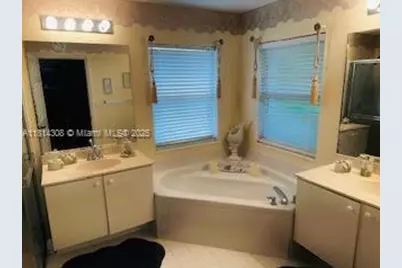 126 Chestnut Cir, Royal Palm Beach, FL 33411 - Photo 11