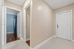 19847 NW 86th Ave, Hialeah, FL 33015 - Photo 21