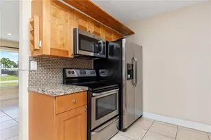 918 NE 6th St, Hallandale Beach, FL 33009 - Photo 11