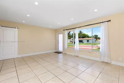 918 NE 6th St, Hallandale Beach, FL 33009 - Photo 7