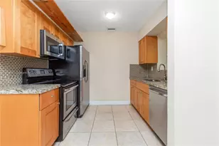 918 NE 6th St, Hallandale Beach, FL 33009 - Photo 9