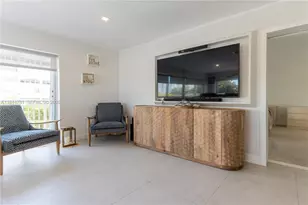 120 Golden Isles Dr, Hallandale Beach, FL 33009 - Photo 27