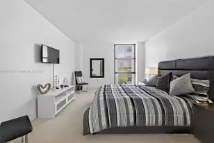 3675 N Country Club Dr, Aventura, FL 33180 - Photo 23