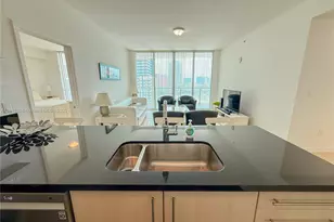 79 SW 12th St, Miami, FL 33130 - Photo 9