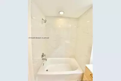 16385 Biscayne Blvd #702, North Miami Beach, FL 33160 - Photo 7