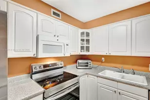 10101 E Bay Harbor Dr, Bay Harbor Islands, FL 33154 - Photo 7