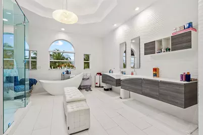 1260 Harbor Ct, Hollywood, FL 33019 - Photo 37