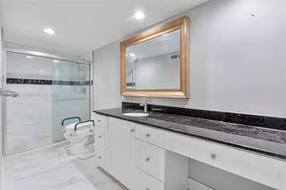 90 Edgewater Dr #305, Coral Gables, FL 33133 - Photo 9