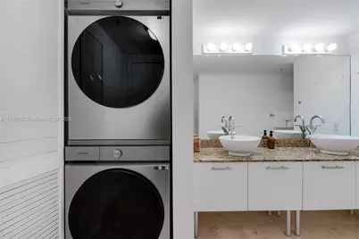 41 SE 5th St #2107, Miami, FL 33131 - Photo 21