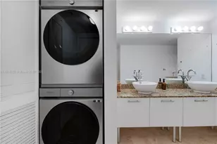 41 SE 5th St, Miami, FL 33131 - Photo 21