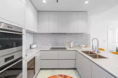 5775 Collins Ave #1602, Miami Beach, FL 33140 - Photo 7