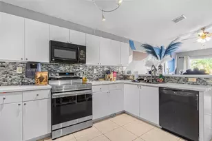 21403 SW 89th Pl, Cutler Bay, FL 33189 - Photo 9