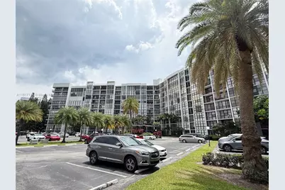 800 Parkview Dr #820, Hallandale Beach, FL 33009 - Photo 3