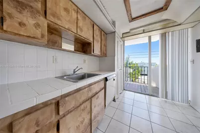 7921 Byron Ave #407, Miami Beach, FL 33141 - Photo 11