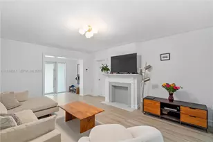 719 W 51st St, Miami Beach, FL 33140 - Photo 9