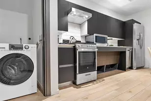 398 NE 5th St, Miami, FL 33132 - Photo 11