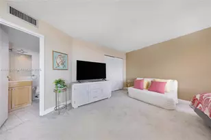 100 Bayview Dr, Sunny Isles Beach, FL 33160 - Photo 23