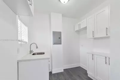 212 NW 15th St, Miami, FL 33136 - Photo 17
