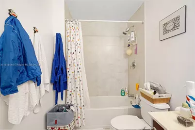 1900 N Bayshore Dr #1411, Miami, FL 33132 - Photo 11