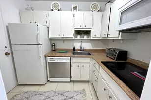 2899 Collins Ave, Miami Beach, FL 33140 - Photo 9