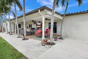 8540 NW 182nd St, Hialeah, FL 33015 - Photo 37
