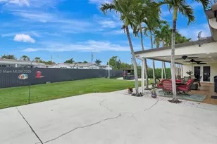 8540 NW 182nd St, Hialeah, FL 33015 - Photo 41