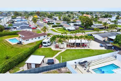8540 NW 182nd St, Hialeah, FL 33015 - Photo 61