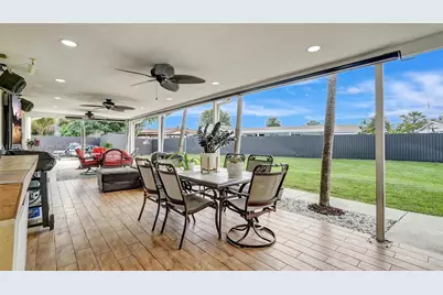 8540 NW 182nd St, Hialeah, FL 33015 - Photo 33