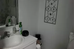 17911 NW 68th Ave, Hialeah, FL 33015 - Photo 7