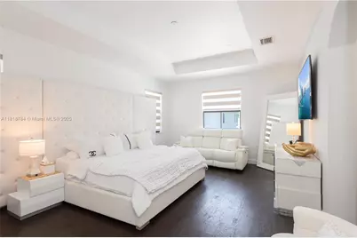 8885 NW 100th Pl, Doral, FL 33178 - Photo 21