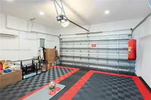 8885 NW 100th Pl, Doral, FL 33178 - Photo 39