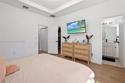 9362 W 33rd Ln, Hialeah, FL 33018 - Photo 17