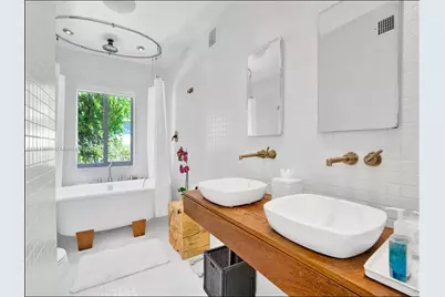 7537 W Treasure Dr, North Bay Village, FL 33141 - Photo 15