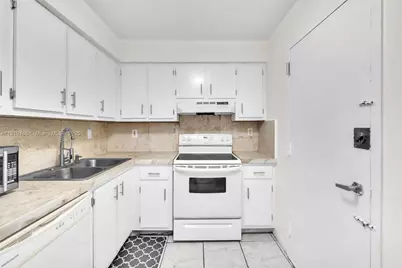 17800 Atlantic Blvd #303, Sunny Isles Beach, FL 33160 - Photo 11