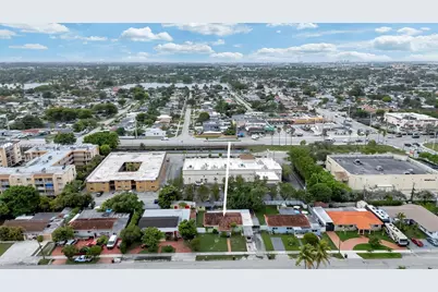 1150 W 69th Pl, Hialeah, FL 33014 - Photo 37