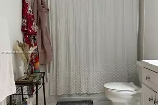 10 SW South River Dr, Miami, FL 33130 - Photo 5