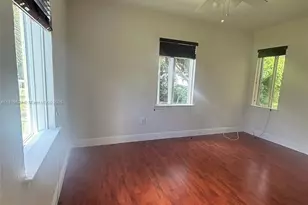 1015 NE 112th St, Biscayne Park, FL 33161 - Photo 9