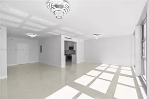 5055 Collins Ave, Miami Beach, FL 33140 - Photo 13
