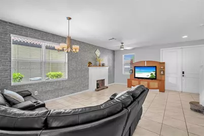 2190 SE 2nd St, Homestead, FL 33033 - Photo 9