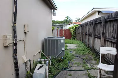 17820 NW 82nd Ave, Hialeah, FL 33015 - Photo 11